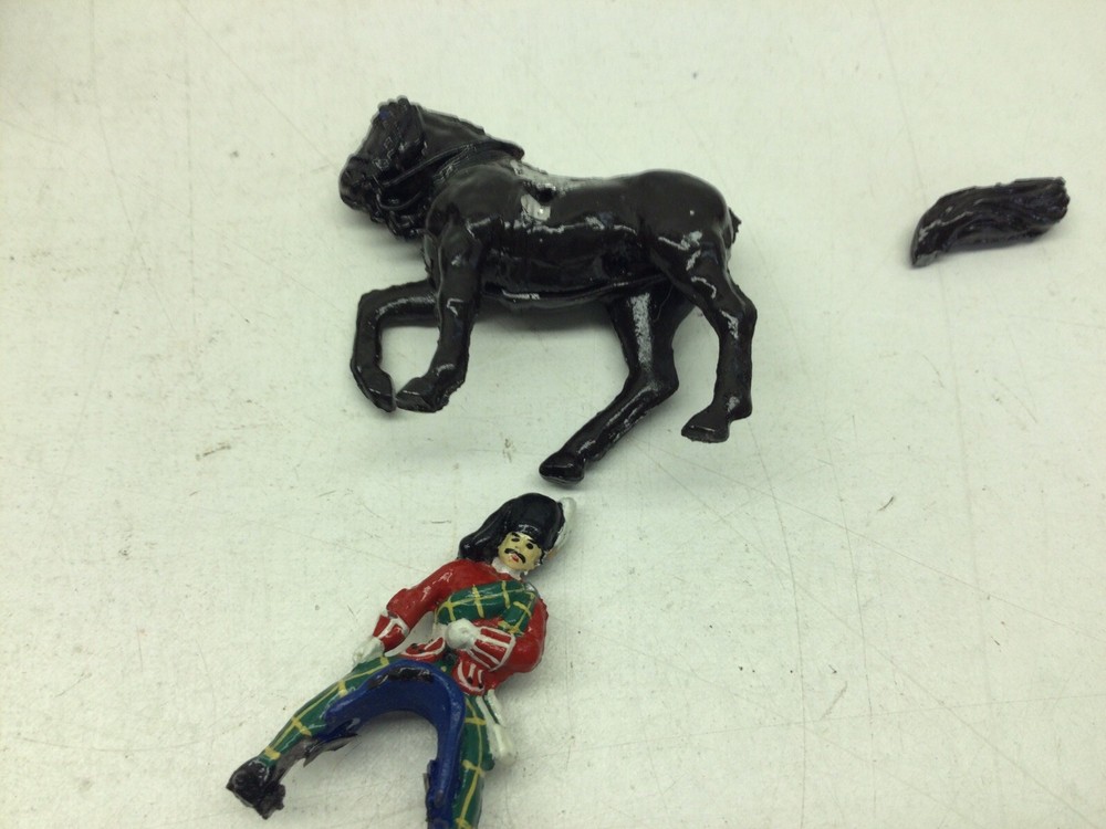 4) Lead Gordon Highlander Figures On Horseback