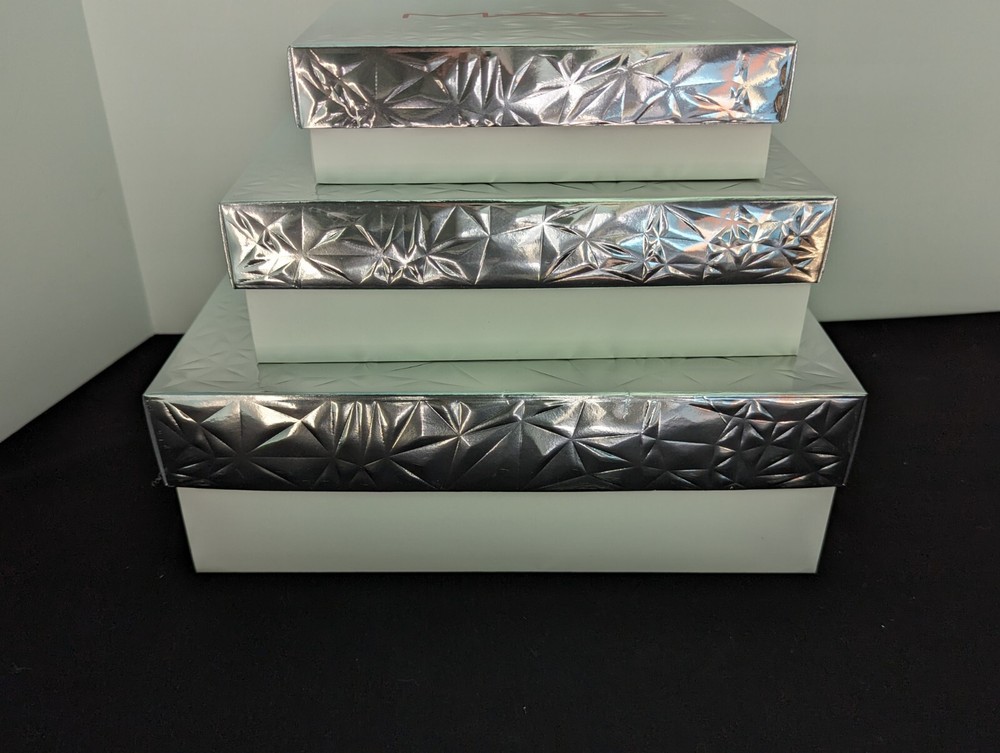 MAC Make-Up Nesting Boxes Christmas 2023 Set of 3 Embossed Silver Red White