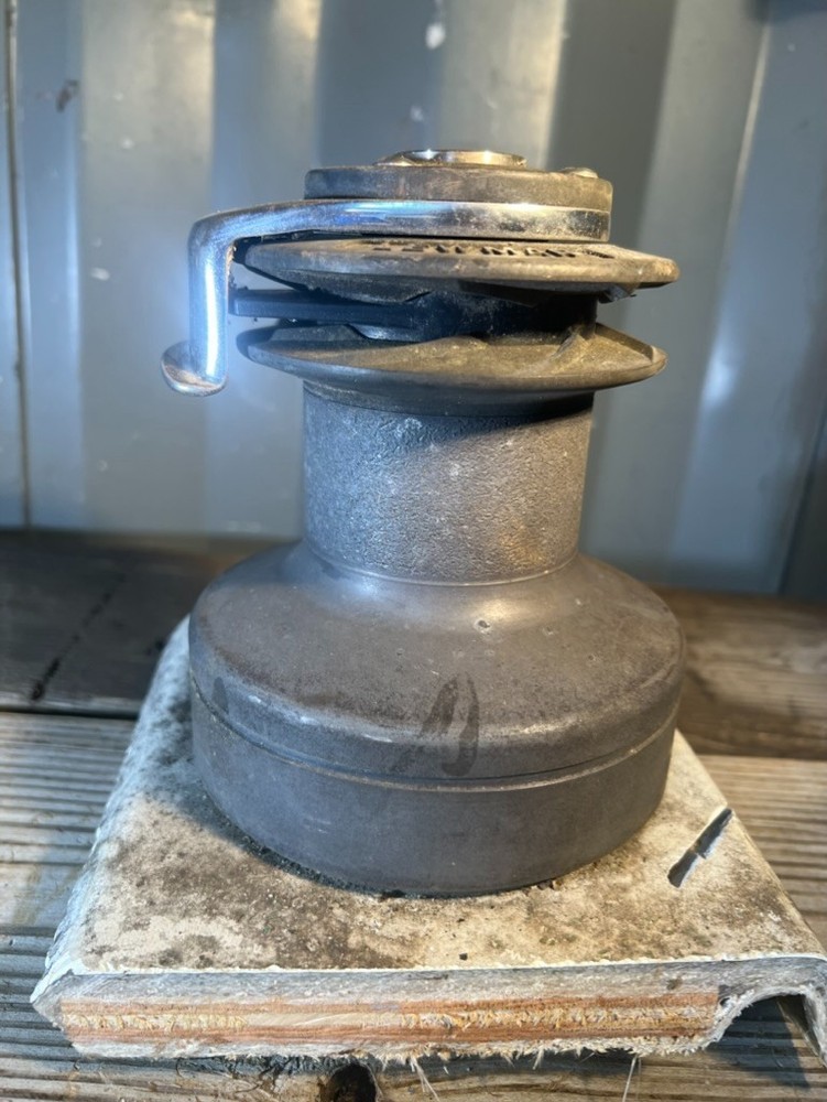 Lewmar 30 Two-Speed Self-Tailing Winch