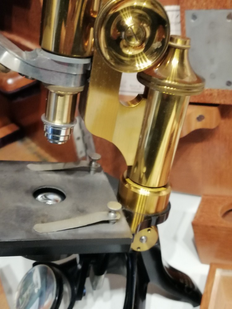 ANTIQUE BRASS MICROSCOPE LEITZ WETZLAR