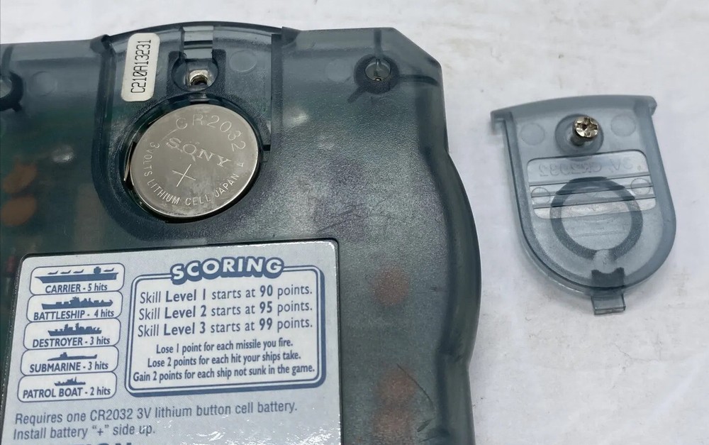 ELECTRONIC BATTLESHIP Handheld GAME MILTON BRADLEY 1995 Works Great