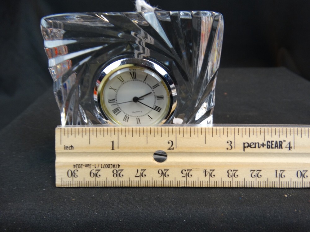 Small Crystal quartz analog clock-desk top