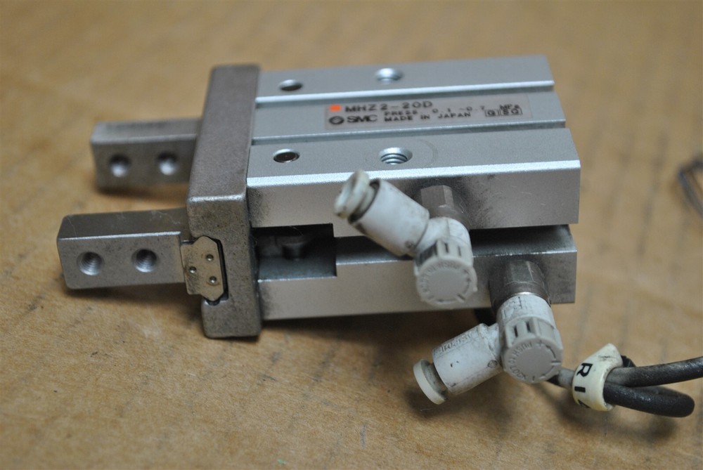 SMC Pneumatic Parallel Gripper Part No. MHX2-20D