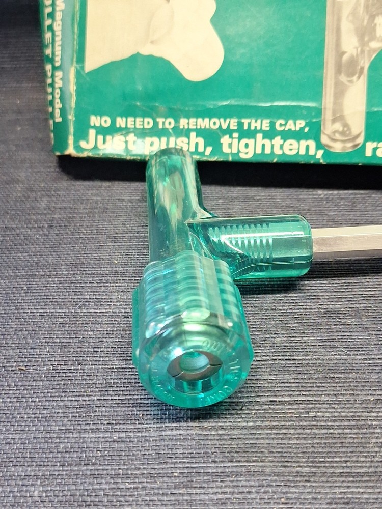 Quinetics Reloading Kinetic Bullet Puller original box with paperwork. NOS