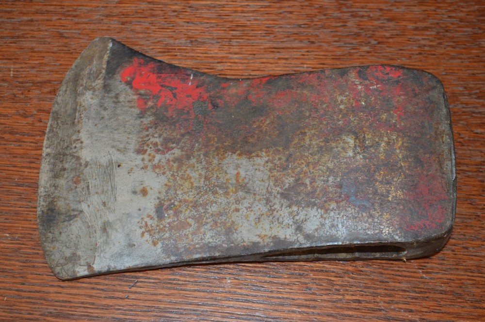 VINTAGE SINGLE BIT AXE HEAD w/RIBBED EYE (TRUE TEMPER)- LOGGING CAMP BUSHCRAFT-E