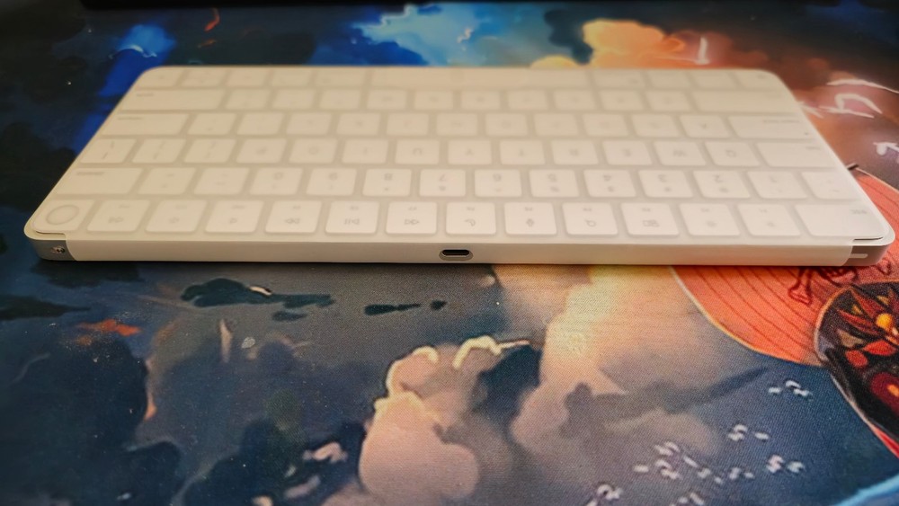 Apple Magic Keyboard (a3118) and Magic Mouse (a3204) w charging cable SILVER