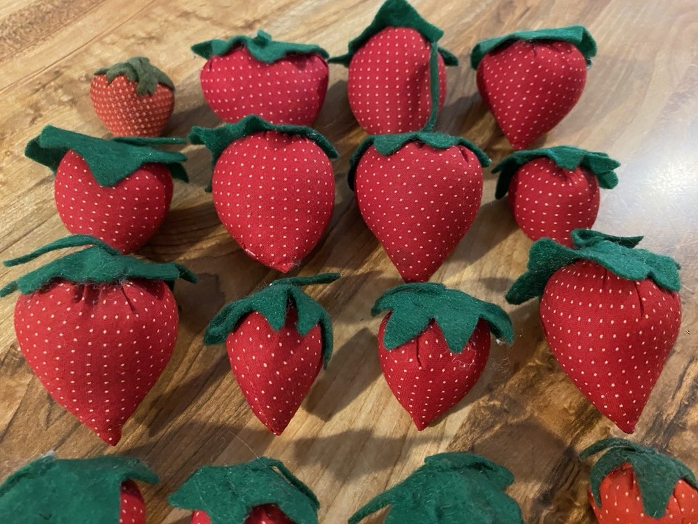 Strawberry Pin Cushions Various Sizes 19pc