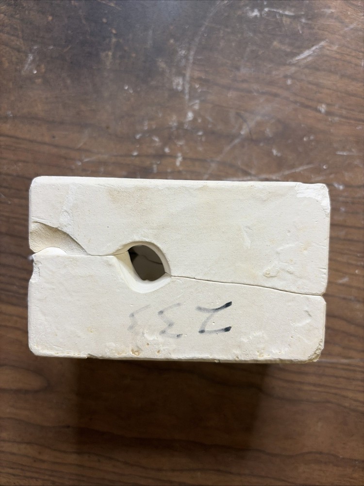 albertas vintage ceramic cat mold A-136