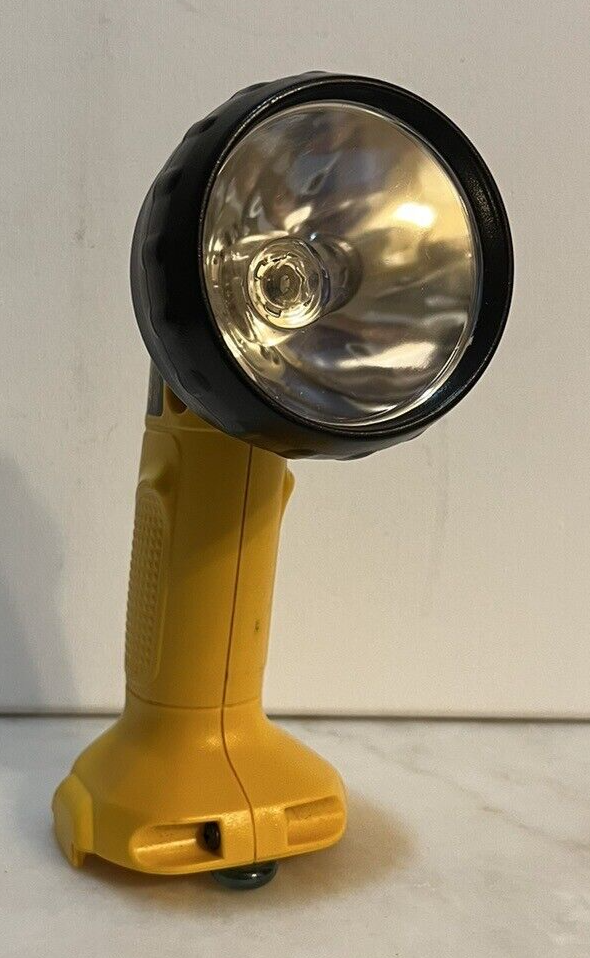 DEWALT DW902 - 9.6 Volt Cordless Flashlight Work Light Tool Only