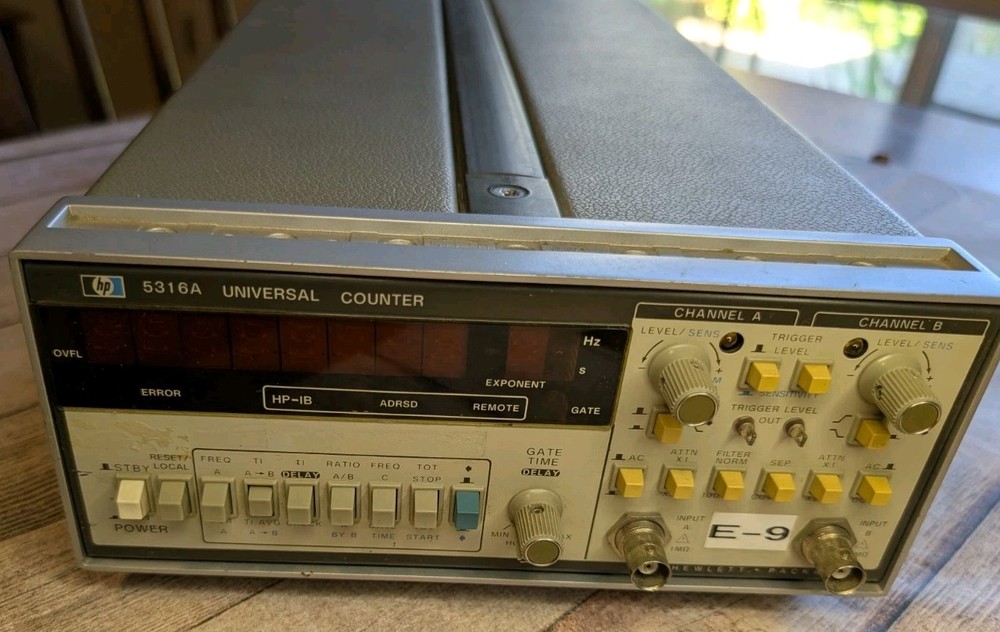 HP 5316A Universal Counter Powers On