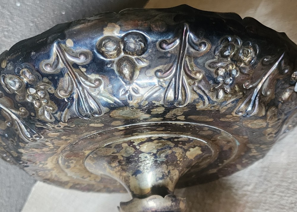 Walker & Hall Sheffield Silver Plate Regency Fruit Shell Compote Pedestal Bowl