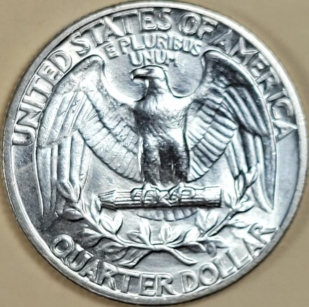 1942 Silver Washington Quarter - ** CHBU **