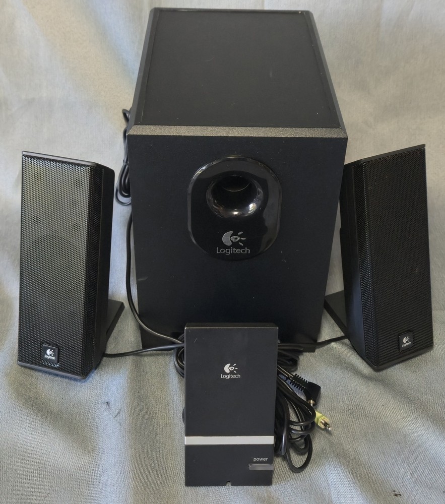 Logitech X-240 Computer 2.1 Surround Sound System Black WORKING B321