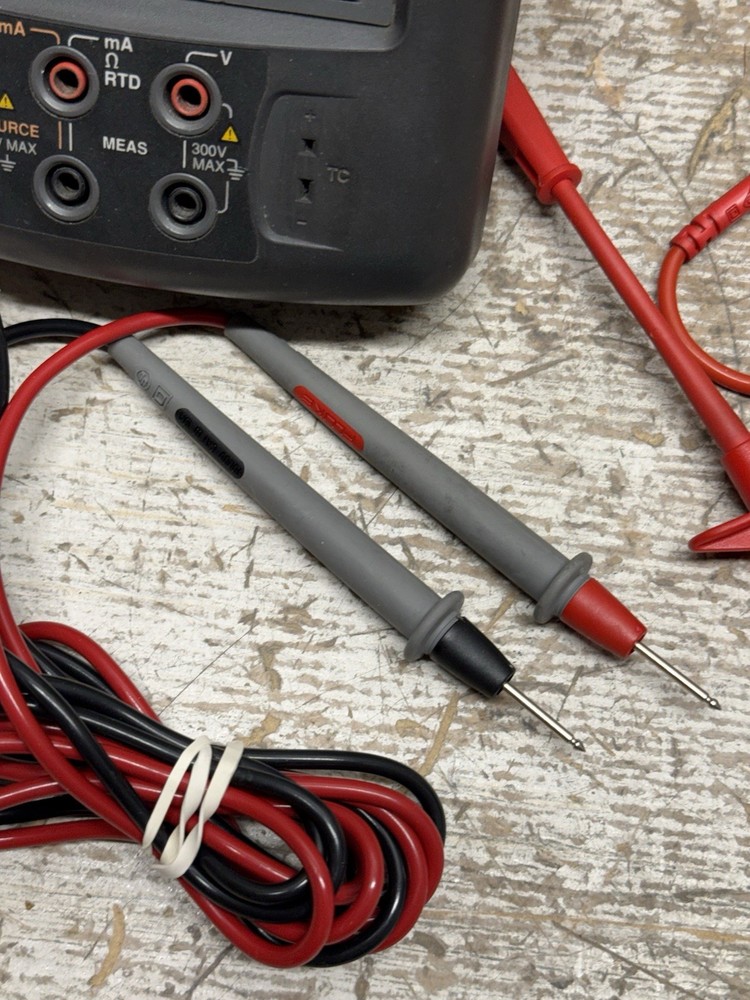 Fluke 702 Documenting Process Calibrator Nice