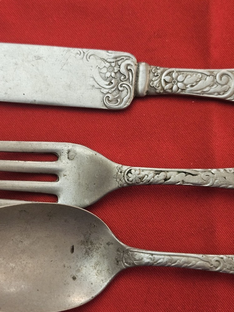 1 Place Setting Cuevee S/P Flatware Sport Scene's Handles