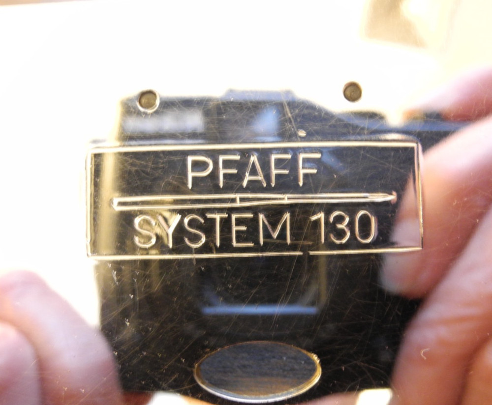 VINTAGE PFAFF SEWING MACHINE MODEL #130 NEEDLE/SLIDE PLATE SUPER NICE CONDITION