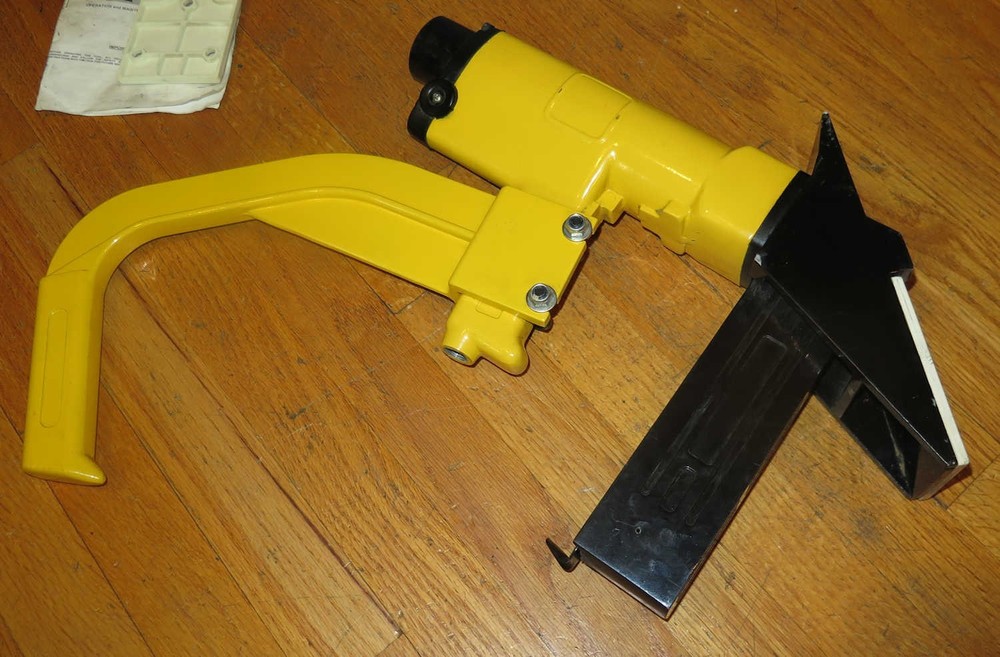 Ramsond Pneumatic Flooring Stapler WF-0051S with Case