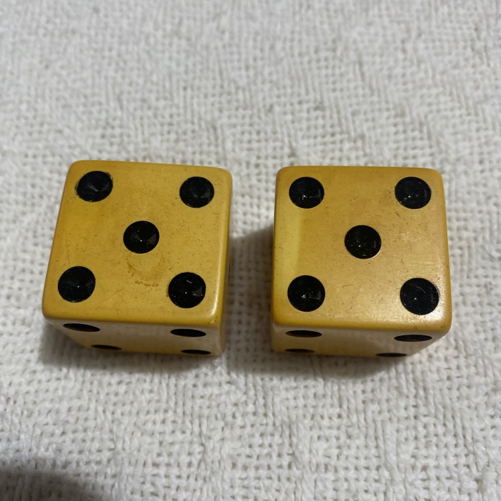 Vintage Bakelite Dice 1 1/4” butterscotch