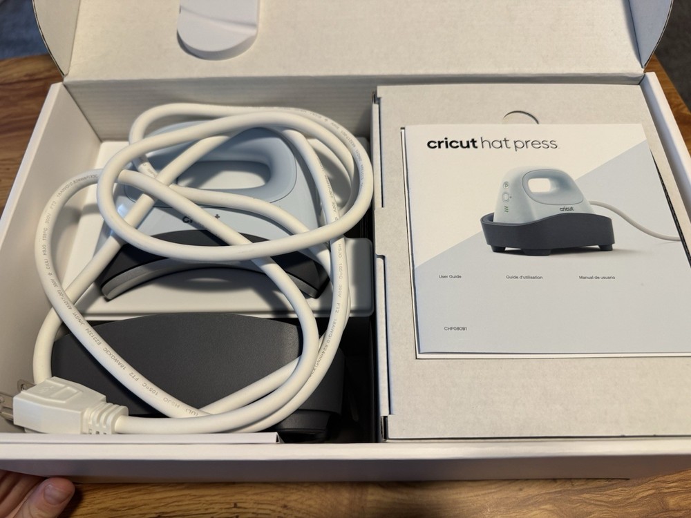 Cricut CHP080B1 Hat Press Machine Clamshell 3x5.5in Bluetooth Digital Display