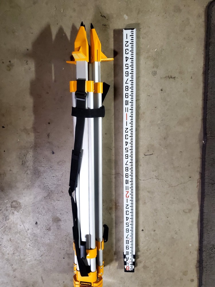 DEWALT DW090PK 200 ft. Range Manual Leveling 20x Builders Level Package 2
