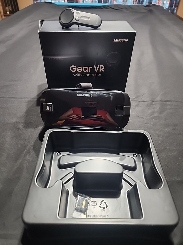 Samsung SM-R324 Gear VR W/Controller Powered by Oculus Open Box
