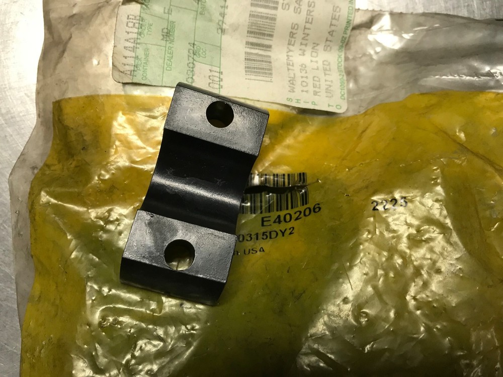 E40206 GENUINE John Deere CLAMP BASE