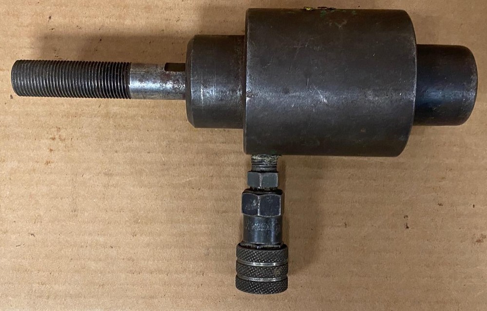 GREENLEE HYDRAULIC RAM KNOCKOUT 746- USED.