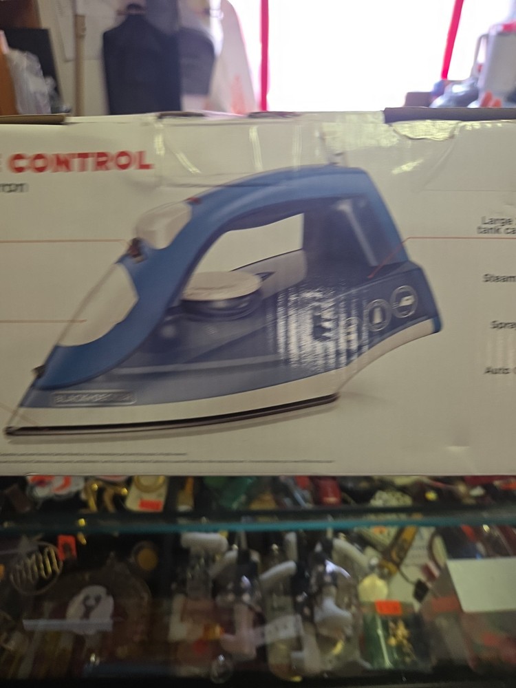 Black + Decker Variable Control Compact Steam Iron White Blue Smooth Glide