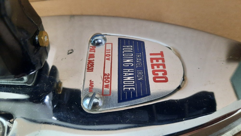 VINTAGE TEECO TRAVEL IRON WITH FOLDING HANDLE & ORIGINAL BOX