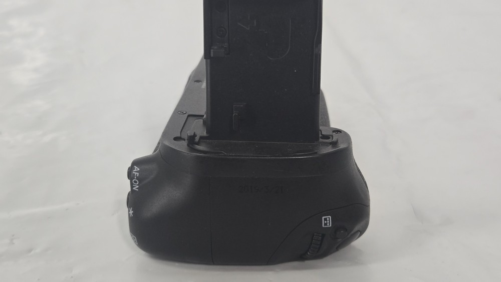 DSTE Battery Grip For Canon EOS 70D 80D Only BG-E14 replacement vg+