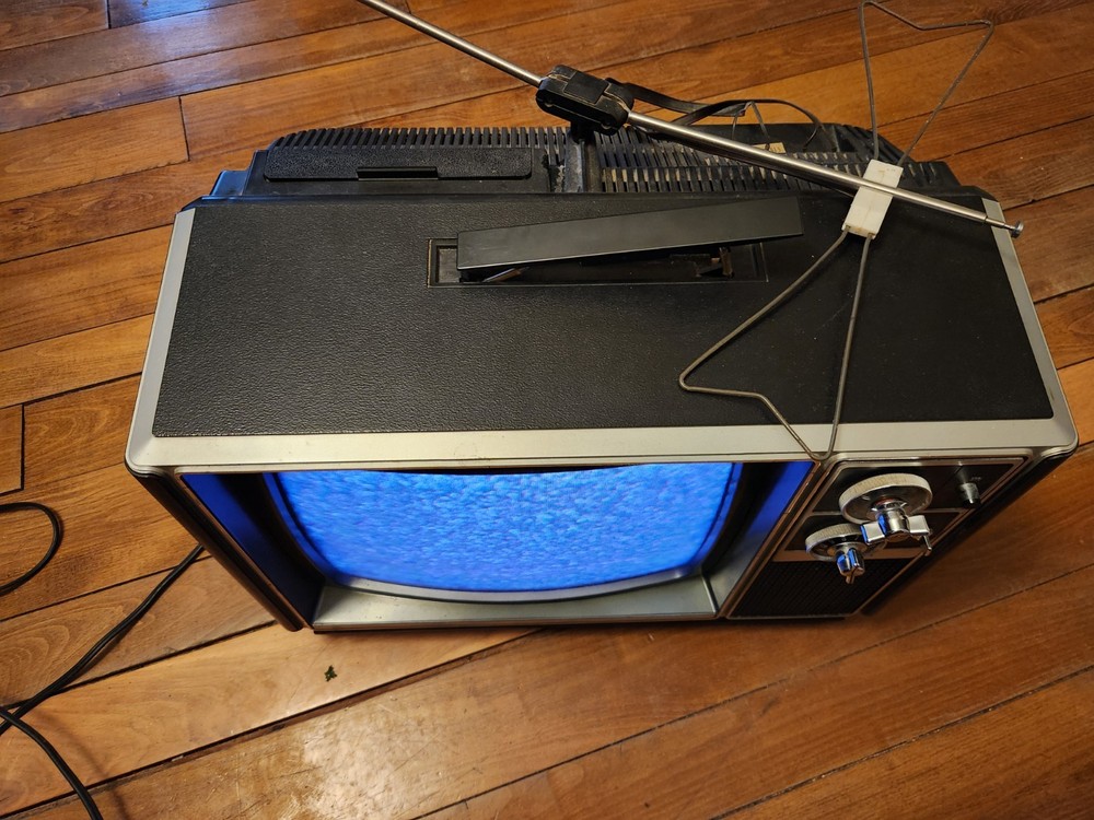 VTG ZENITH Solid State CRT TV Retro Solid State L1310C 1979