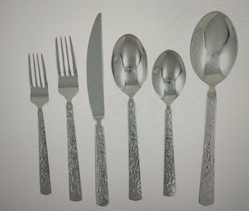 NIB Mercury 42 Piece Ginkgo Flatware