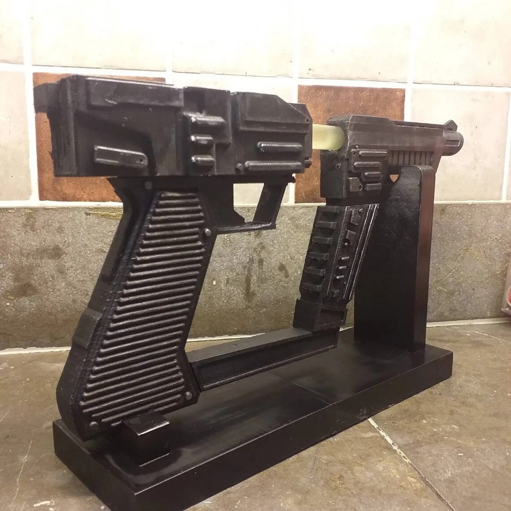 v visitors mini series 3d printed blaster prop with display base