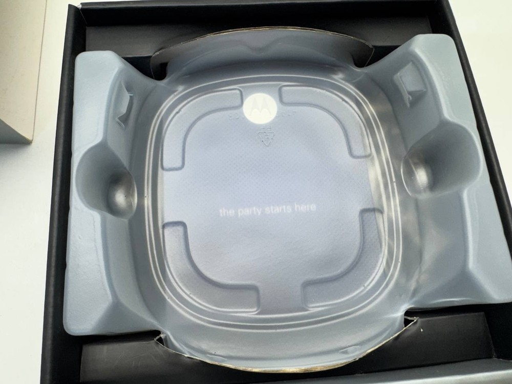 Motorola MOTOROKR EQ7 Wireless Bluetooth Speaker JBL Open Box Complete