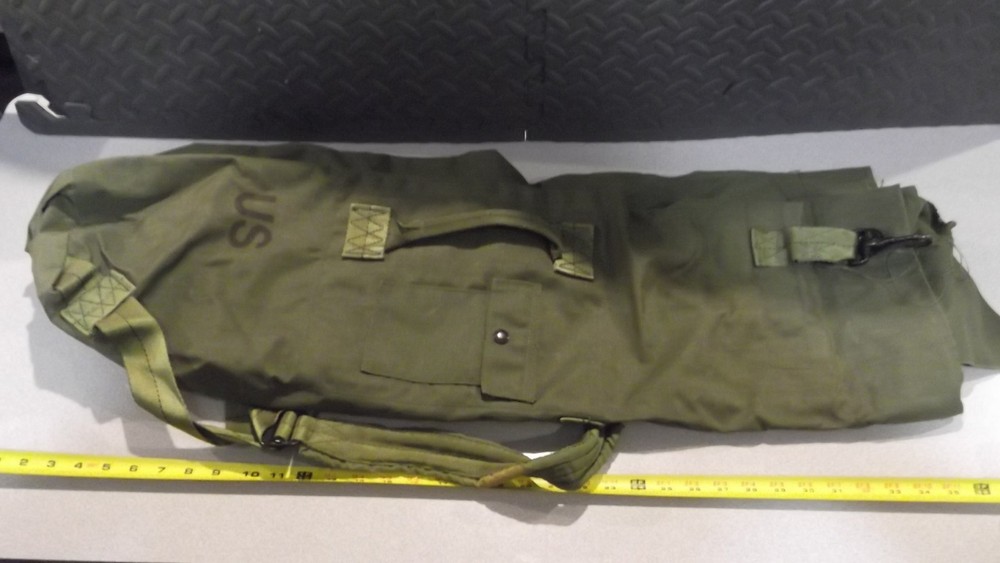 U.S. ARMY DUFFLE BAG WITH SHOULDER STRAPS