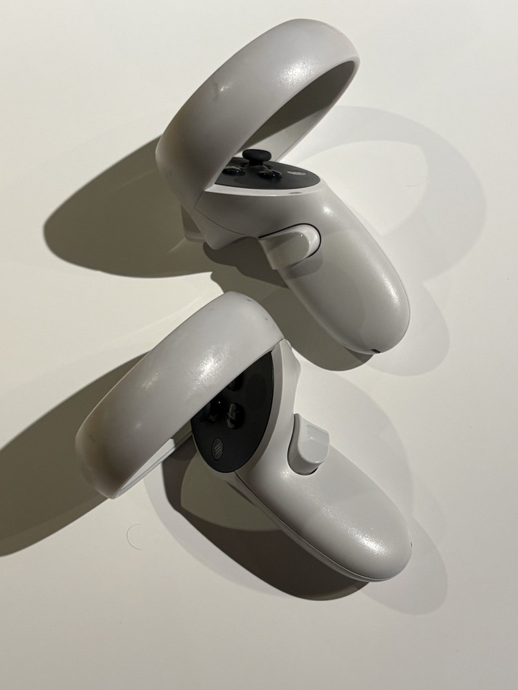 Meta Oculus Quest 2 256GB VR Headset -with Controllers