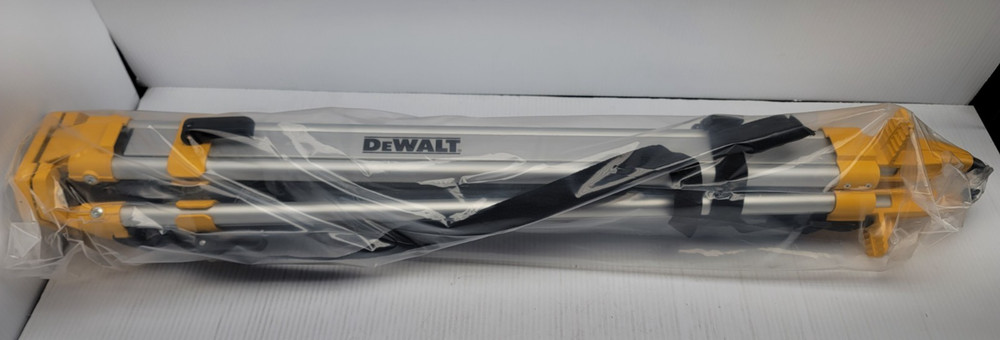 DeWalt DWO737 Type 2 Builders Tripod 5/8" - 11 thread mount Read Description