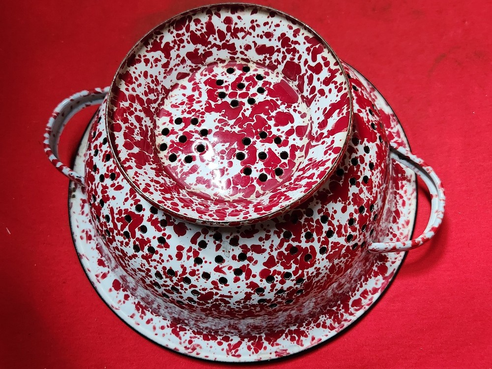 Crow Canyon Home Enamelware Colander Spatter ware red & white 41w6