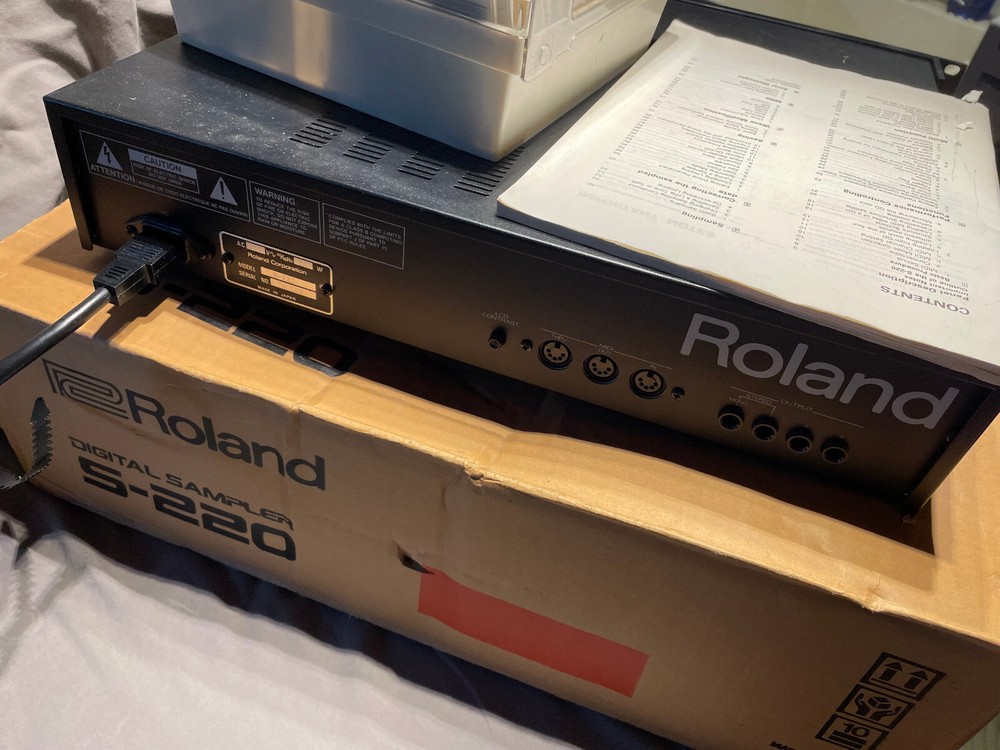 Roland S-220 Digital Sampler ~MINT CONDITION 80’s Classic~