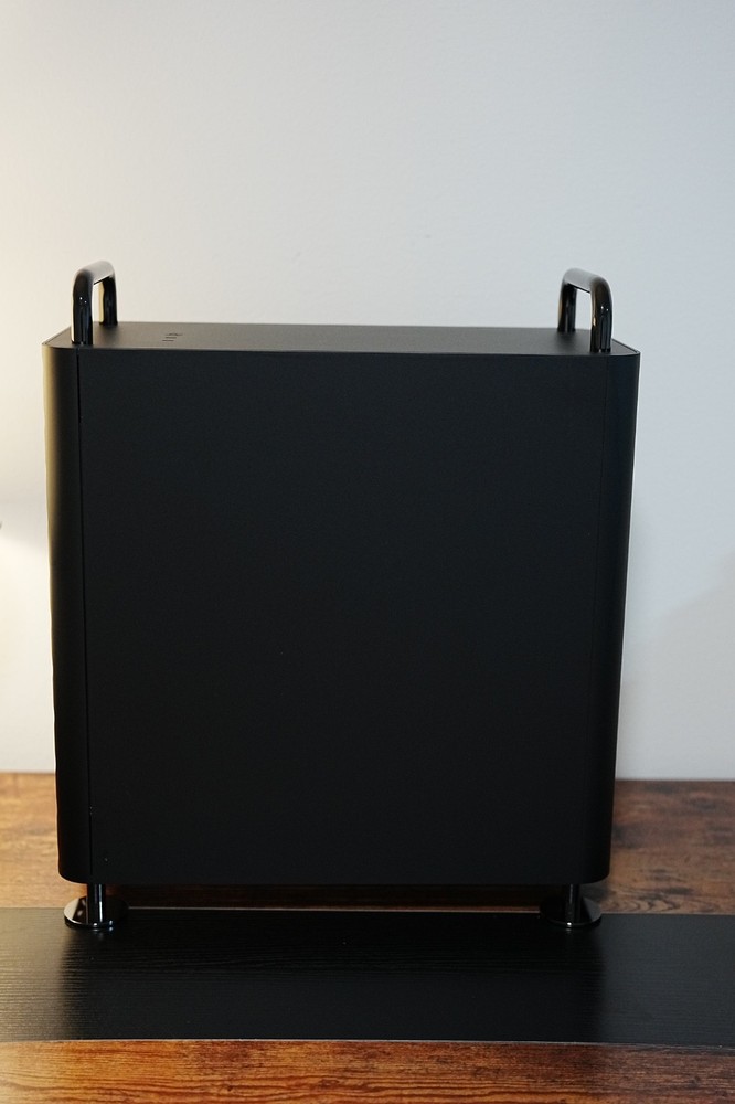 McPrue Apollo X Deep Space Black computer case / Mac Pro lookalike