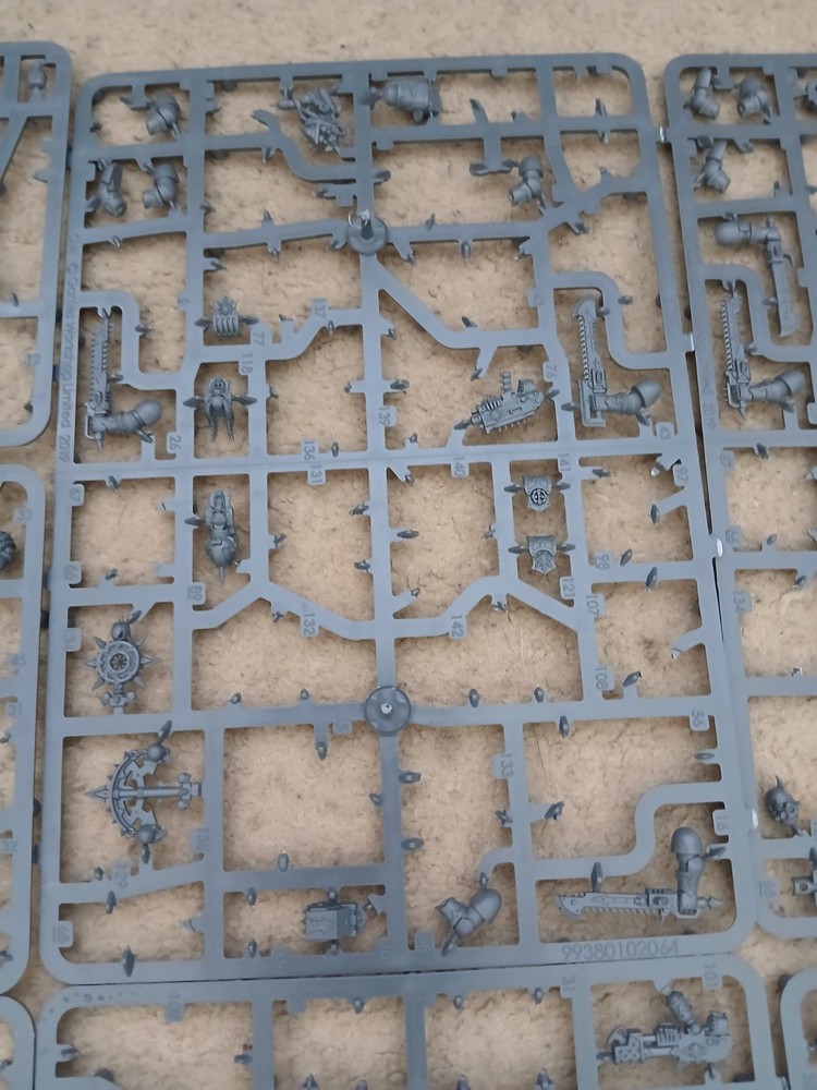 Warhammer Chaos Space Marines Spare Bits On Sprure Games Workshop