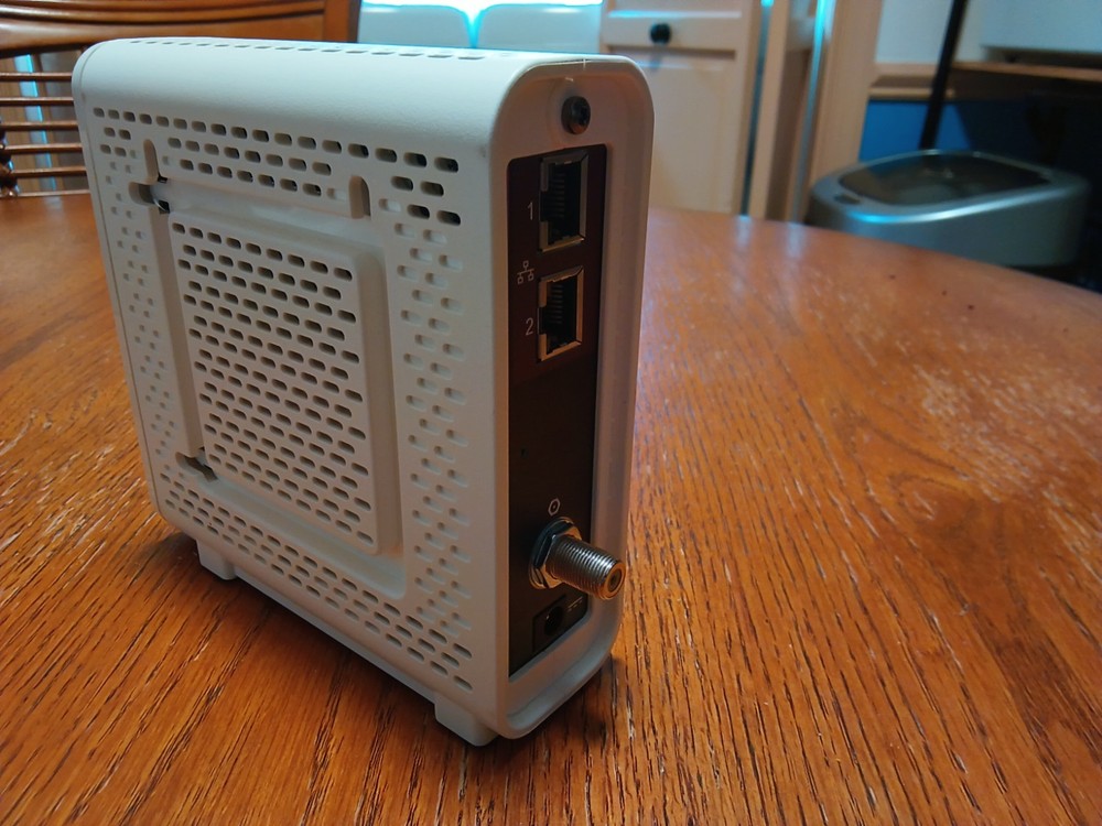 ARRIS SB8200 10 Gbps 2 Port Cable Modem