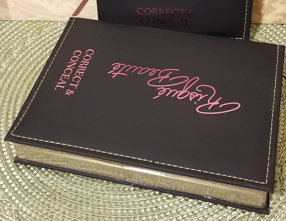 Risque Beaute Correct & Conceal Pallette Kit with Brushes 1.1 oz NEW