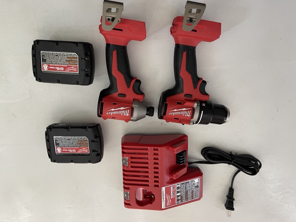 Milwaukee Cordless M18 Impact Drill/driver Kit