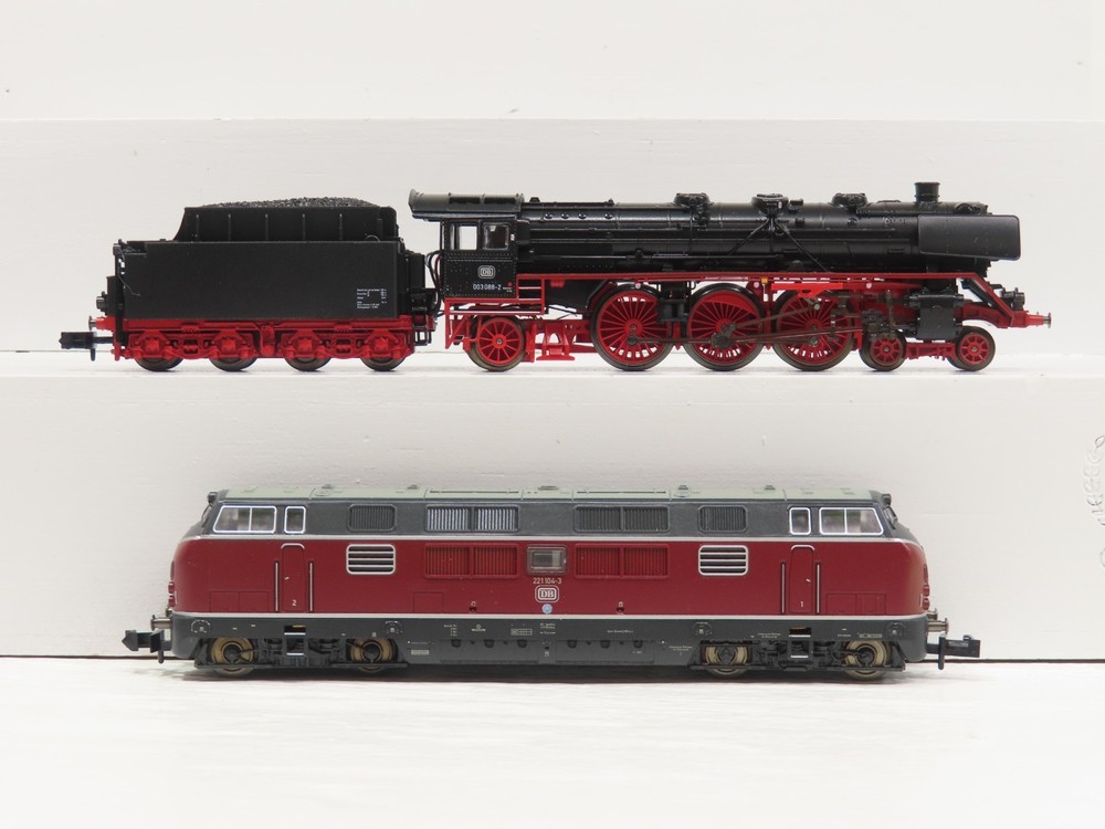 Trix 11120 N-Scale Era IV Mega Set Missing 1 Freight Car w/Marklin Controller LN