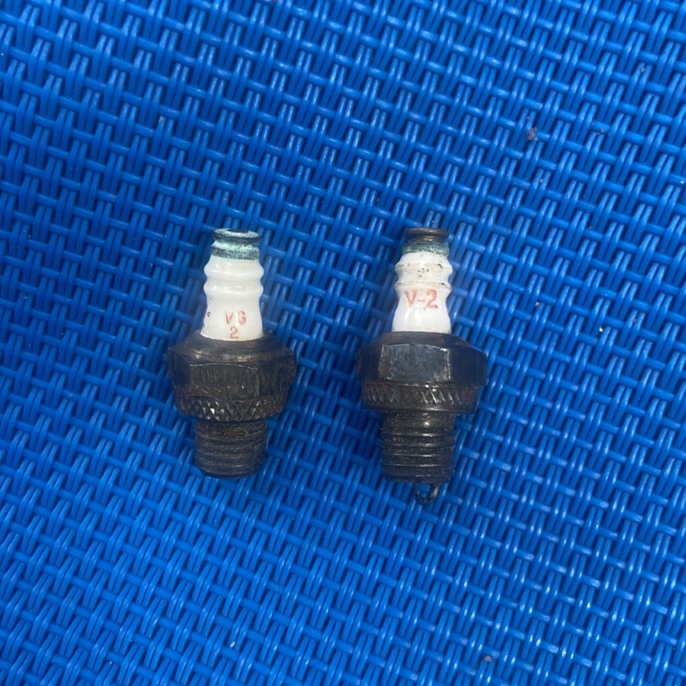 2 CHAMPION SPARK & GLOW PLUG MODEL AIRPLANE TETHER CAR ENGINE IGNITION