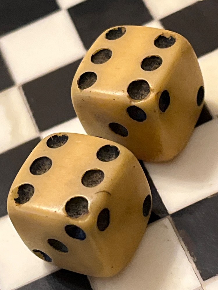 Very old uniquely rounded dice with unknown history 123125@