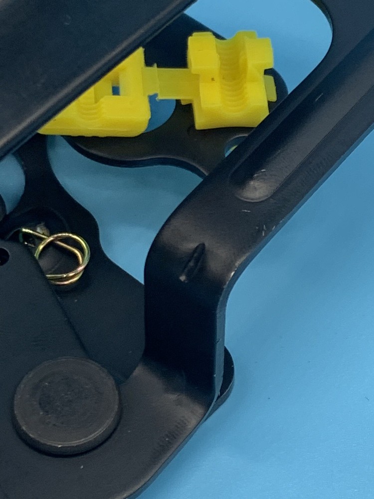 Tailgate Handle Black for Chevy Avalanche 2002 - 2006 New With Locking Provision