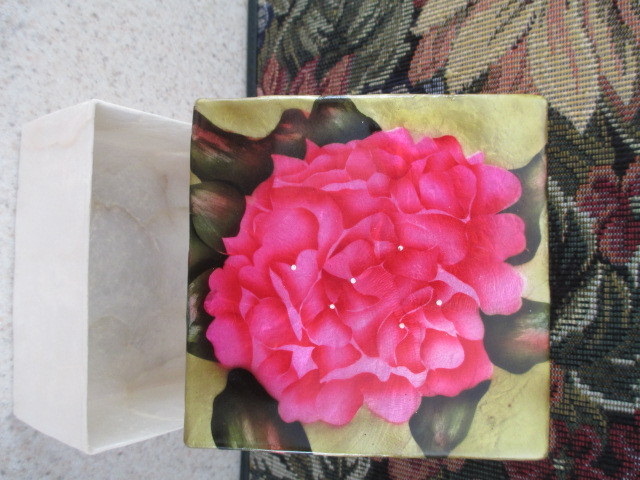 1511 * HYDRANGEA PINK~ CAPIZ SHELL TRINKET BOX