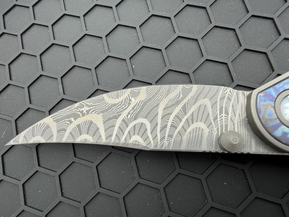 Hypercut Bikkhu - Damasteel & Black Timascus & MOP Pivot